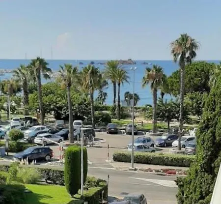 Le Chevrefeuille アパート *