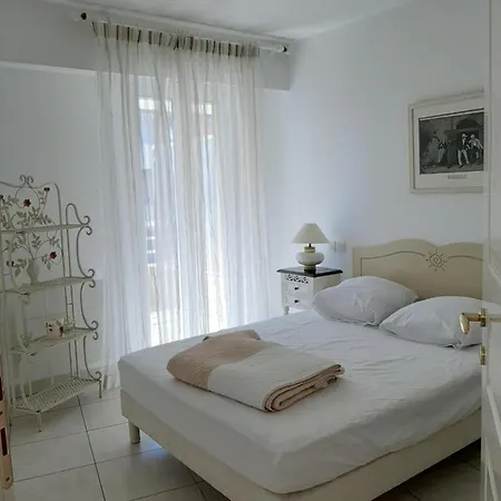 Le Chevrefeuille Apartment